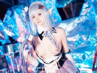 [COSPLAY] 白莉爱吃巧克力 – 爱蜜莉雅