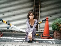 [Photobook] Eimi Hanamura 花村映実 - Woman living in a hotel ホテルに住むオンナ。 (2020-11-11)