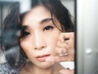 [Photobook] Eimi Hanamura 花村映実 - Woman living in a hotel ホテルに住むオンナ。 (2020-11-11)