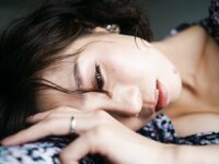 [Photobook] Eimi Hanamura 花村映実 - Woman living in a hotel ホテルに住むオンナ。 (2020-11-11)
