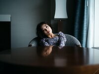 [Photobook] Eimi Hanamura 花村映実 - Woman living in a hotel ホテルに住むオンナ。 (2020-11-11)