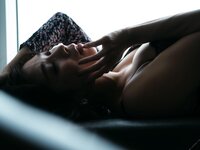 [Photobook] Eimi Hanamura 花村映実 - Woman living in a hotel ホテルに住むオンナ。 (2020-11-11)