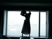[Photobook] Eimi Hanamura 花村映実 - Woman living in a hotel ホテルに住むオンナ。 (2020-11-11)