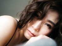 [Photobook] Eimi Hanamura 花村映実 - Woman living in a hotel ホテルに住むオンナ。 (2020-11-11)