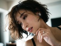 [Photobook] Eimi Hanamura 花村映実 - Woman living in a hotel ホテルに住むオンナ。 (2020-11-11)