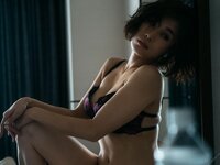 [Photobook] Eimi Hanamura 花村映実 - Woman living in a hotel ホテルに住むオンナ。 (2020-11-11)
