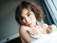 [Photobook] Eimi Hanamura 花村映実 - Woman living in a hotel ホテルに住むオンナ。 (2020-11-11)