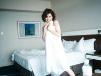 [Photobook] Eimi Hanamura 花村映実 - Woman living in a hotel ホテルに住むオンナ。 (2020-11-11)