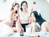 【JVID】辰辰×飘飘×妍妍-她和她的两只猫咪