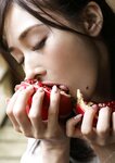 [Photobook] Fumika フミカ - In a junk world that shatters and shines 砕けて光るガラクタな世界に (2021-05-24)