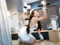 [Photobook] Aimi あいみ - The maid who suddenly came to my house has no motivation 僕の家に突然やって来たメイドは、全くやる気がない (2021-10-15)
