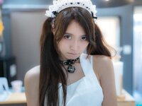 [Photobook] Aimi あいみ - The maid who suddenly came to my house has no motivation 僕の家に突然やって来たメイドは、全くやる気がない (2021-10-15)