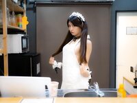[Photobook] Aimi あいみ - The maid who suddenly came to my house has no motivation 僕の家に突然やって来たメイドは、全くやる気がない (2021-10-15)