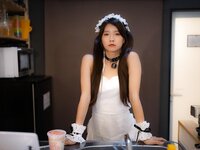 [Photobook] Aimi あいみ - The maid who suddenly came to my house has no motivation 僕の家に突然やって来たメイドは、全くやる気がない (2021-10-15)