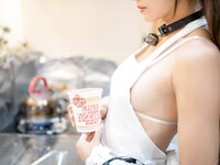 [Photobook] Aimi あいみ - The maid who suddenly came to my house has no motivation 僕の家に突然やって来たメイドは、全くやる気がない (2021-10-15)