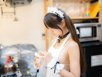 [Photobook] Aimi あいみ - The maid who suddenly came to my house has no motivation 僕の家に突然やって来たメイドは、全くやる気がない (2021-10-15)