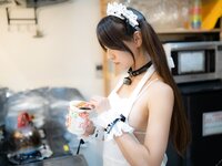 [Photobook] Aimi あいみ - The maid who suddenly came to my house has no motivation 僕の家に突然やって来たメイドは、全くやる気がない (2021-10-15)