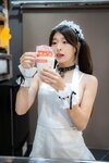 [Photobook] Aimi あいみ - The maid who suddenly came to my house has no motivation 僕の家に突然やって来たメイドは、全くやる気がない (2021-10-15)