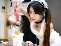 [Photobook] Aimi あいみ - The maid who suddenly came to my house has no motivation 僕の家に突然やって来たメイドは、全くやる気がない (2021-10-15)