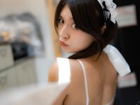[Photobook] Aimi あいみ - The maid who suddenly came to my house has no motivation 僕の家に突然やって来たメイドは、全くやる気がない (2021-10-15)