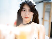 [Photobook] Aimi あいみ - The maid who suddenly came to my house has no motivation 僕の家に突然やって来たメイドは、全くやる気がない (2021-10-15)