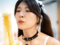 [Photobook] Aimi あいみ - The maid who suddenly came to my house has no motivation 僕の家に突然やって来たメイドは、全くやる気がない (2021-10-15)