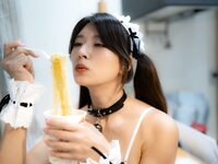 [Photobook] Aimi あいみ - The maid who suddenly came to my house has no motivation 僕の家に突然やって来たメイドは、全くやる気がない (2021-10-15)