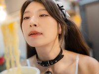 [Photobook] Aimi あいみ - The maid who suddenly came to my house has no motivation 僕の家に突然やって来たメイドは、全くやる気がない (2021-10-15)