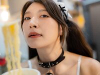 [Photobook] Aimi あいみ - The maid who suddenly came to my house has no motivation 僕の家に突然やって来たメイドは、全くやる気がない (2021-10-15)