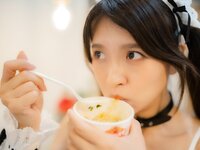 [Photobook] Aimi あいみ - The maid who suddenly came to my house has no motivation 僕の家に突然やって来たメイドは、全くやる気がない (2021-10-15)