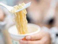 [Photobook] Aimi あいみ - The maid who suddenly came to my house has no motivation 僕の家に突然やって来たメイドは、全くやる気がない (2021-10-15)