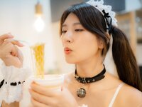 [Photobook] Aimi あいみ - The maid who suddenly came to my house has no motivation 僕の家に突然やって来たメイドは、全くやる気がない (2021-10-15)