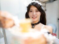 [Photobook] Aimi あいみ - The maid who suddenly came to my house has no motivation 僕の家に突然やって来たメイドは、全くやる気がない (2021-10-15)