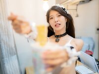 [Photobook] Aimi あいみ - The maid who suddenly came to my house has no motivation 僕の家に突然やって来たメイドは、全くやる気がない (2021-10-15)