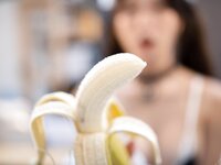 [Photobook] Aimi あいみ - The maid who suddenly came to my house has no motivation 僕の家に突然やって来たメイドは、全くやる気がない (2021-10-15)