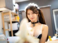 [Photobook] Aimi あいみ - The maid who suddenly came to my house has no motivation 僕の家に突然やって来たメイドは、全くやる気がない (2021-10-15)