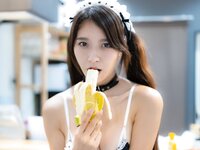 [Photobook] Aimi あいみ - The maid who suddenly came to my house has no motivation 僕の家に突然やって来たメイドは、全くやる気がない (2021-10-15)