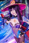 [Cosplay] Sally Dorasnow – Mona (Genshin Impact)