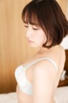[Photobook] 成海美雨 人懐っこく笑顔が可愛い背徳感のない不倫妻