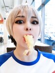 [Cosplay] Yoshinobi - Uzaki-chan