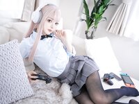 [Cosplay][Zettai Ryoiki] Kuro くろ - A gal in the same class was actually a gamer 同じクラスのギャルが実はゲーマーだった件