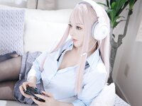 [Cosplay][Zettai Ryoiki] Kuro くろ - A gal in the same class was actually a gamer 同じクラスのギャルが実はゲーマーだった件