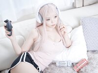 [Cosplay][Zettai Ryoiki] Kuro くろ - A gal in the same class was actually a gamer 同じクラスのギャルが実はゲーマーだった件
