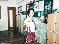 [Loozy] Booty Queen - Gal in a Shool Warehouse