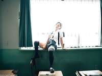 [Loozy] Booty Queen - Gal in a Shool Warehouse