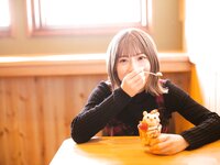 [Photobook] Mei Higashimura 東村芽依 1st Photobook - Mitsuketa 見つけた (2022-09-13)