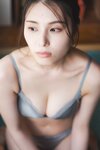 [Young Champion Photobook] Iori Sagara 相楽伊織 – In the summer room, with Iori 夏の部屋で、伊織と。