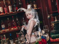 [Cosplay] 咬一口兔娘 恶毒酒吧