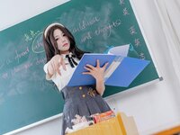 [Cosplay] 咬一口兔娘 实习老师的欢迎仪式
