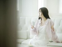 [Photobook] 紅羽りお デジタル写真集 ふれたくなる？ (Wunder Publishing House)